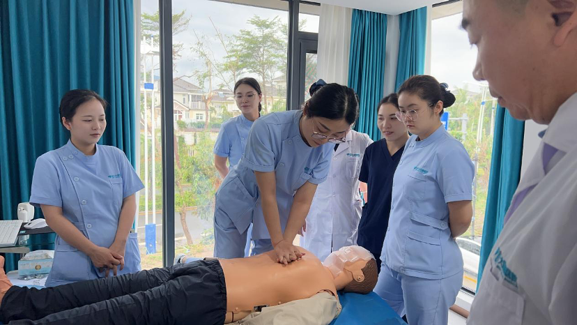 【医院动态】私域大健康医护团队组织开展心脏骤停应急演练