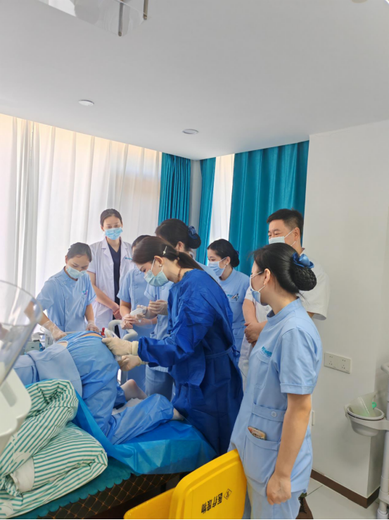 【医院动态】私域大健康医护团队组织开展痔疮特色疗法