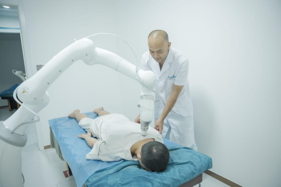 【医院动态】私域医护团队组织开展AI机器人按摩深度疗养