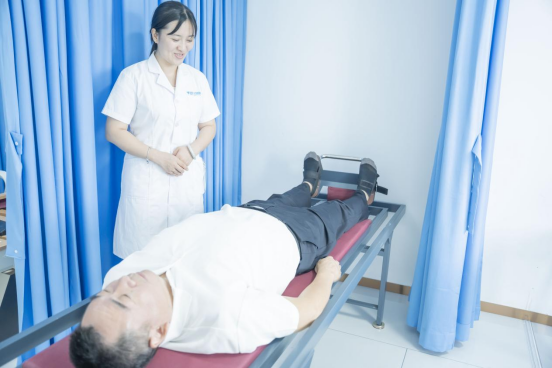 【医院动态】私域医护团队组织开展颤足抖脊疗法